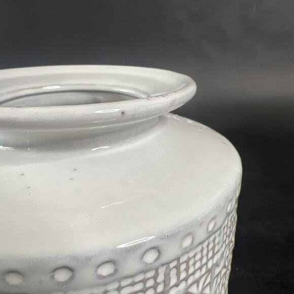 Vintage White Textured Ceramic Pot Short MCM Italian Style Unmarked Planter - Picture 5 of 5